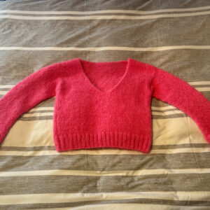 Alpaca Wool Blend Knit Sweater – Cropped Fit V-Neck